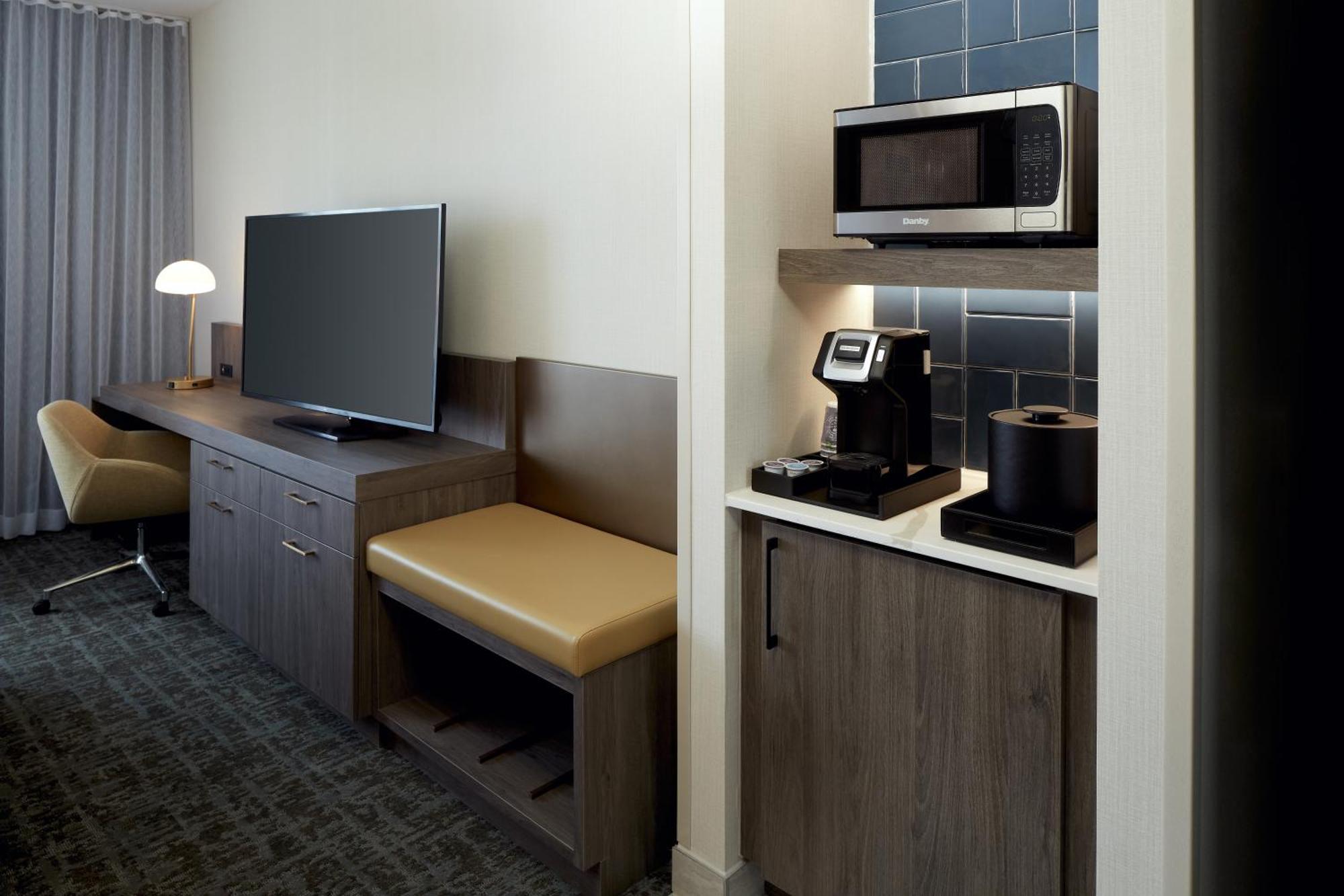 Hilton Garden Inn Montreal Midtown, Quebec, Canada Exterior foto