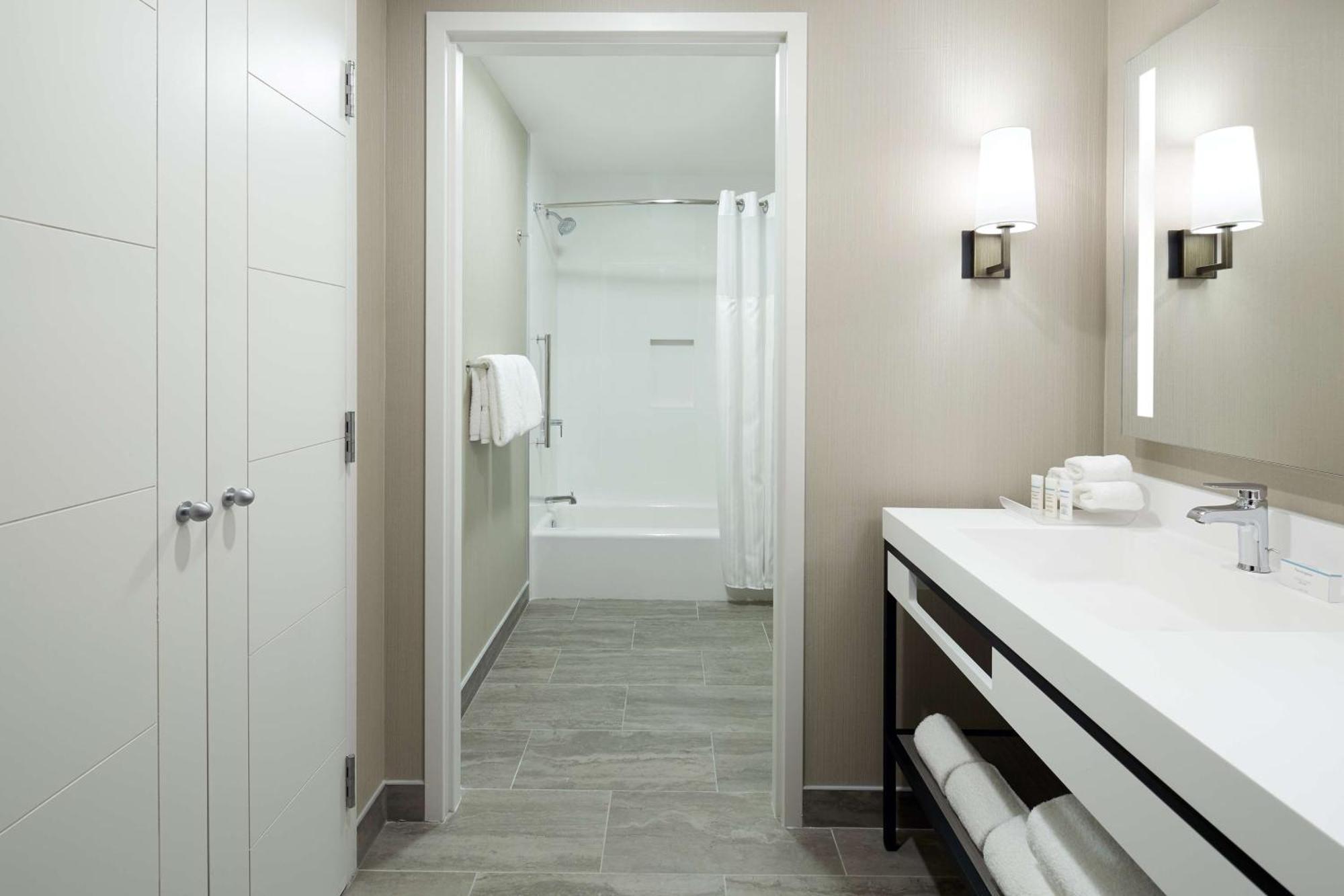 Hilton Garden Inn Montreal Midtown, Quebec, Canada Exterior foto